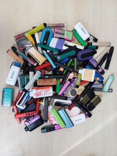 Pērnajā mācību gadā konfiscēto elektronisko smēķēšanas iekārtu lērums