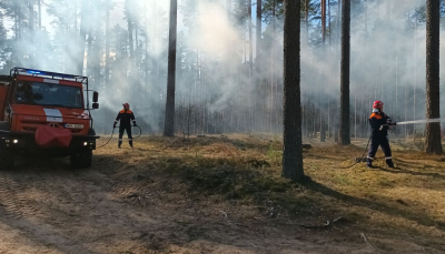 Ugunsdzēsēji mežā