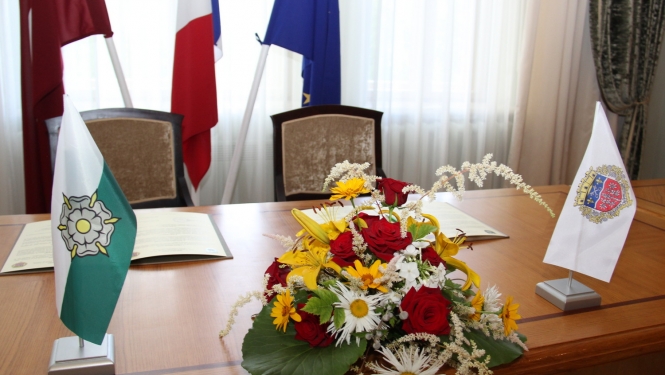 Sadarbības līguma parakstīšana starp Tukuma un Šenevjēras pašvaldībām