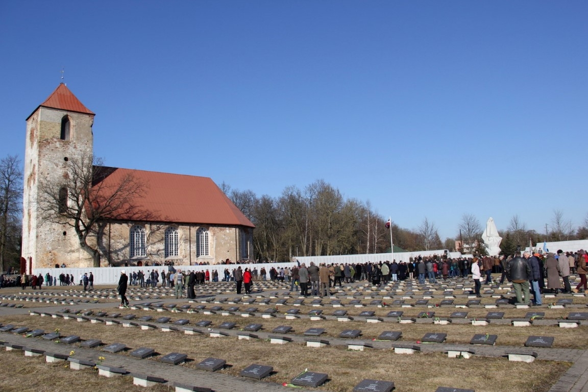 16.martā Lestenes Brāļu kapos notika latviešu leģionār