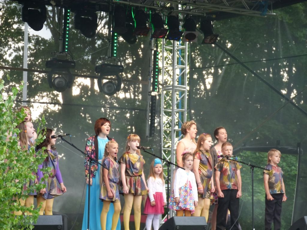 Vokālās grupas „Anima Solla" brīvdabas koncerts Ozolnie