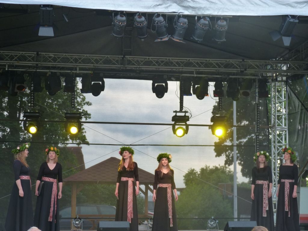 Vokālās grupas „Anima Solla" brīvdabas koncerts Ozolnie